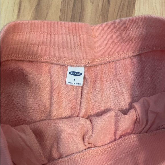 Old Navy | Mid length Salmon Pink Cotton Shorts - Picture 2 of 3